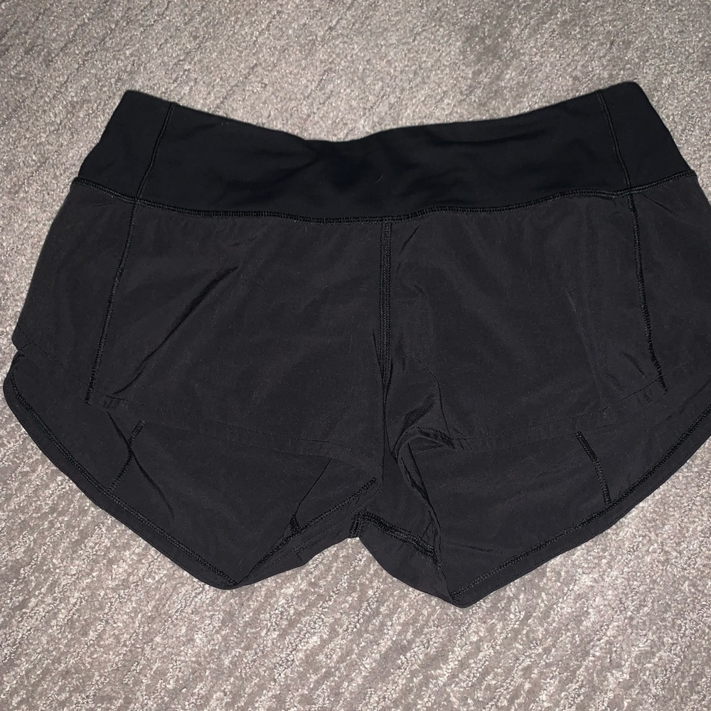 Lululemon speed up 2.5 inch low rise size 4